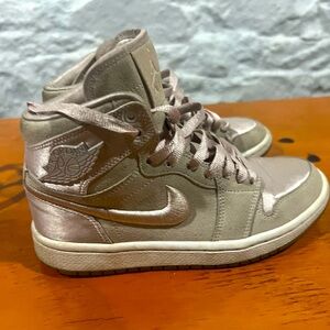 Woman’s Air Jordan 1 Retro High Top sneakers